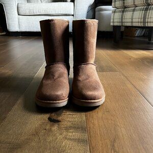 Makalu Fuzzy Boots - Size 8